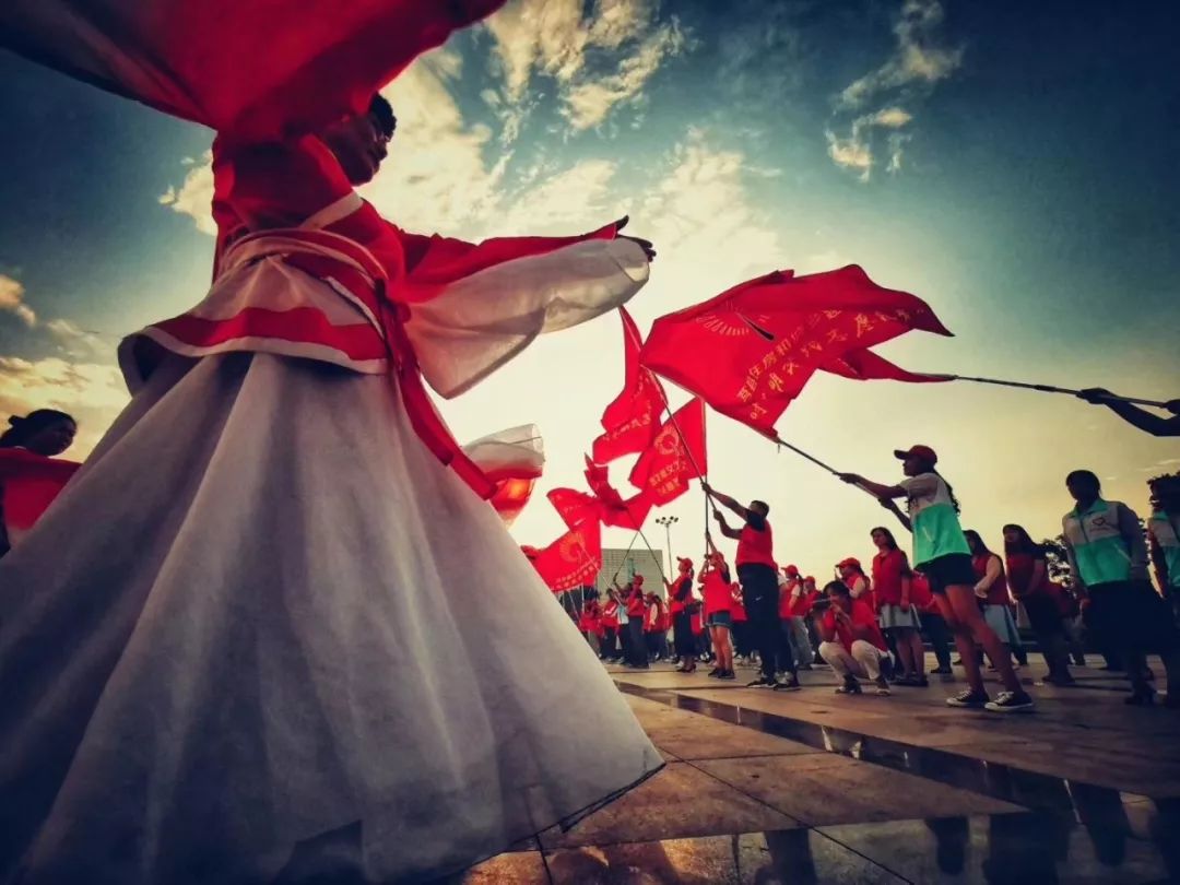 莒县千人同跳一支舞,山东莒县青春快闪