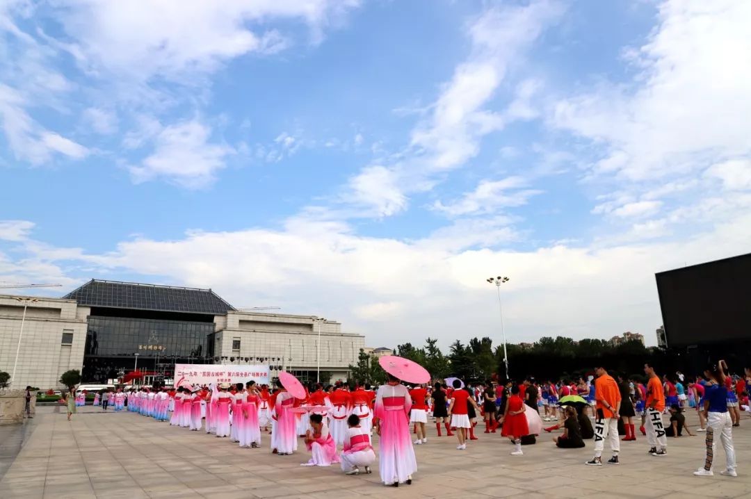 莒县千人同跳一支舞,山东莒县青春快闪