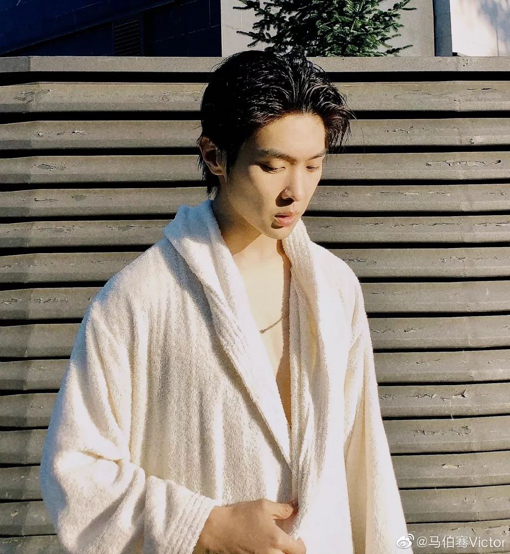 爱豆的父母都叫他们什么名字,爱豆的爸爸妈妈