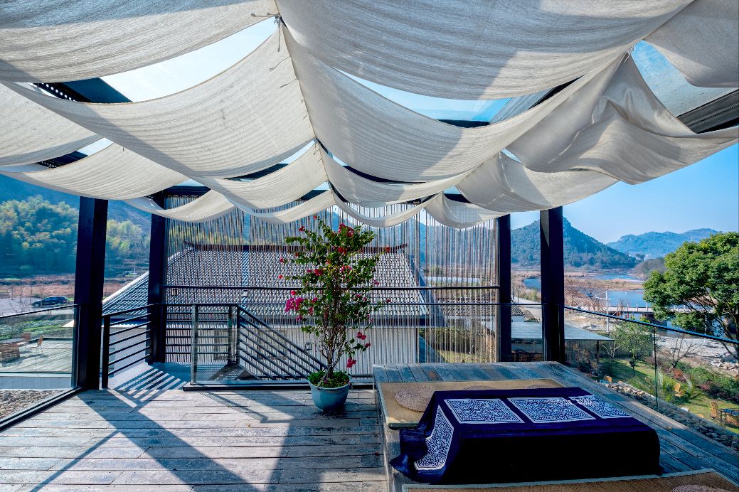 谁说江南无金秋？这座高铁直达的小县城靠一间仙气民宿，就撩到了无数隐居客