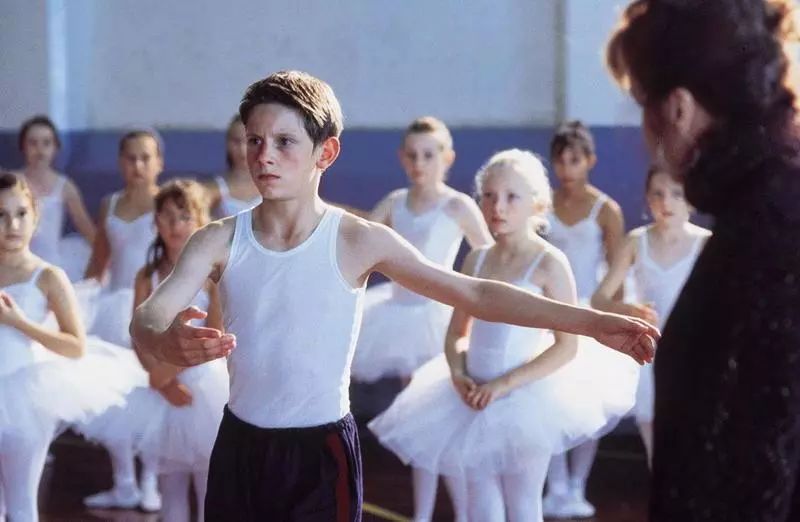 乔治小王子闹脾气视频,乔治小王子被吓哭