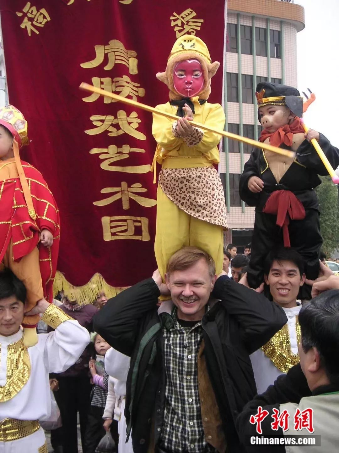 环游全中国的老外,老外驾车环游中国