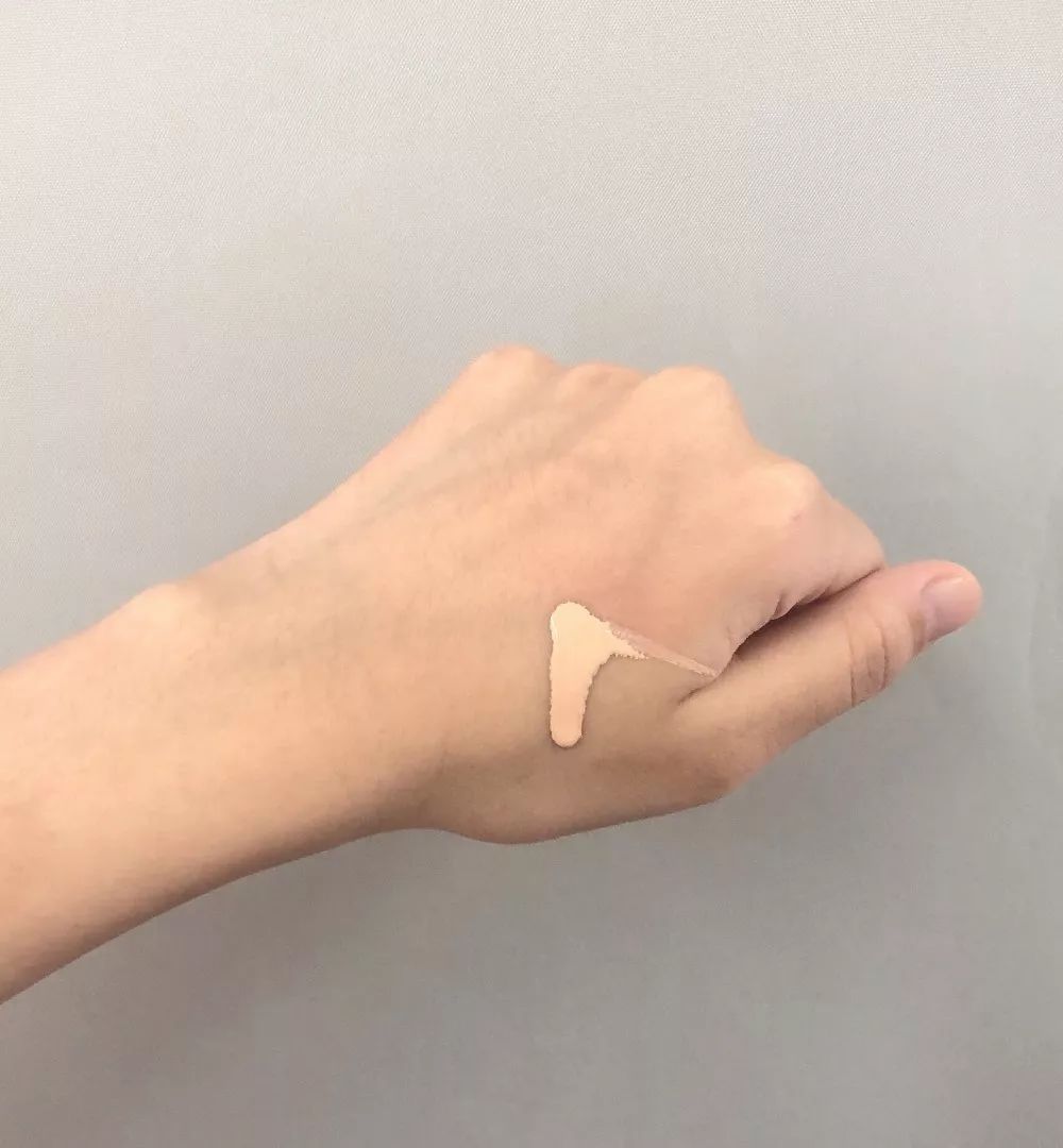 编辑部翻包｜90—00的编辑们到底在用什么美妆好物？（一）（文末有福利）