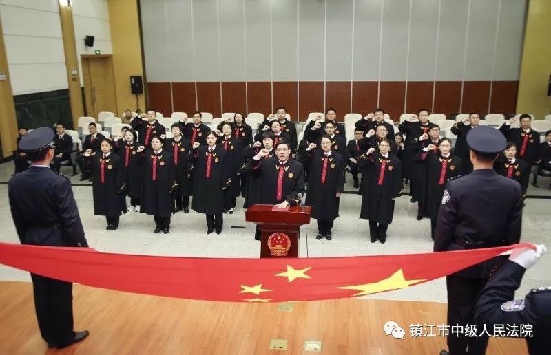 【壮丽70年奋斗新时代】制服不断在变惟有公正司法初心未改
