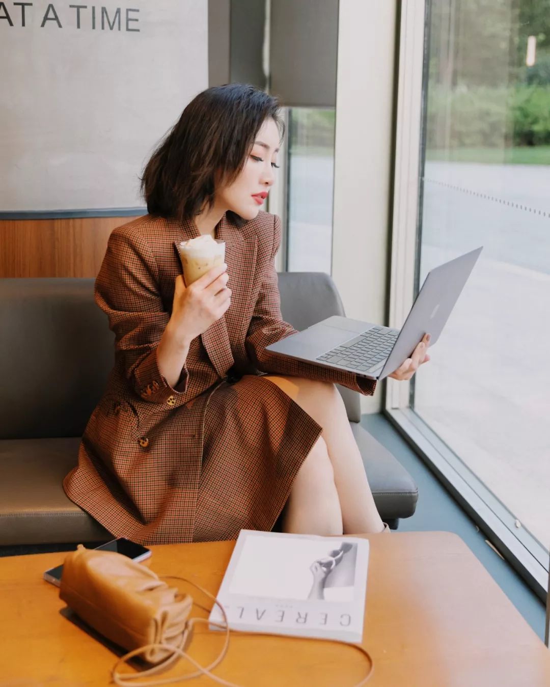 秋季灵感碰瓷-今年没有一件这样的「南瓜色」单品，都不算秋天