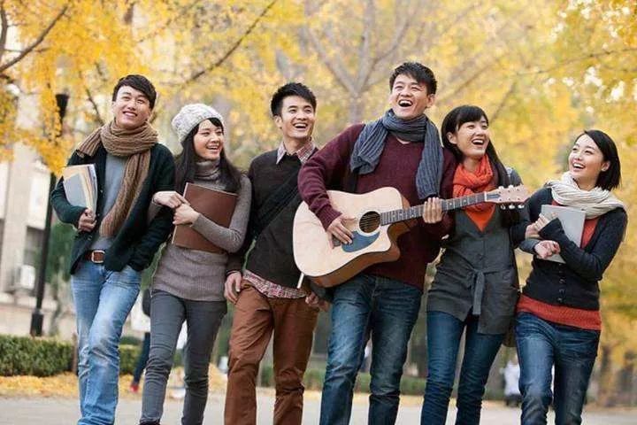 大学生活，月花四千五才能过？|睡前聊一会儿