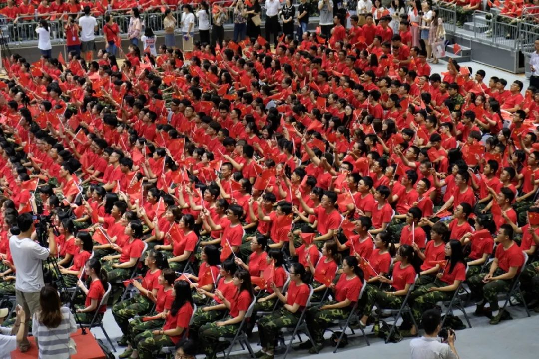 直击开学典礼现场,直击天安门升旗小视频