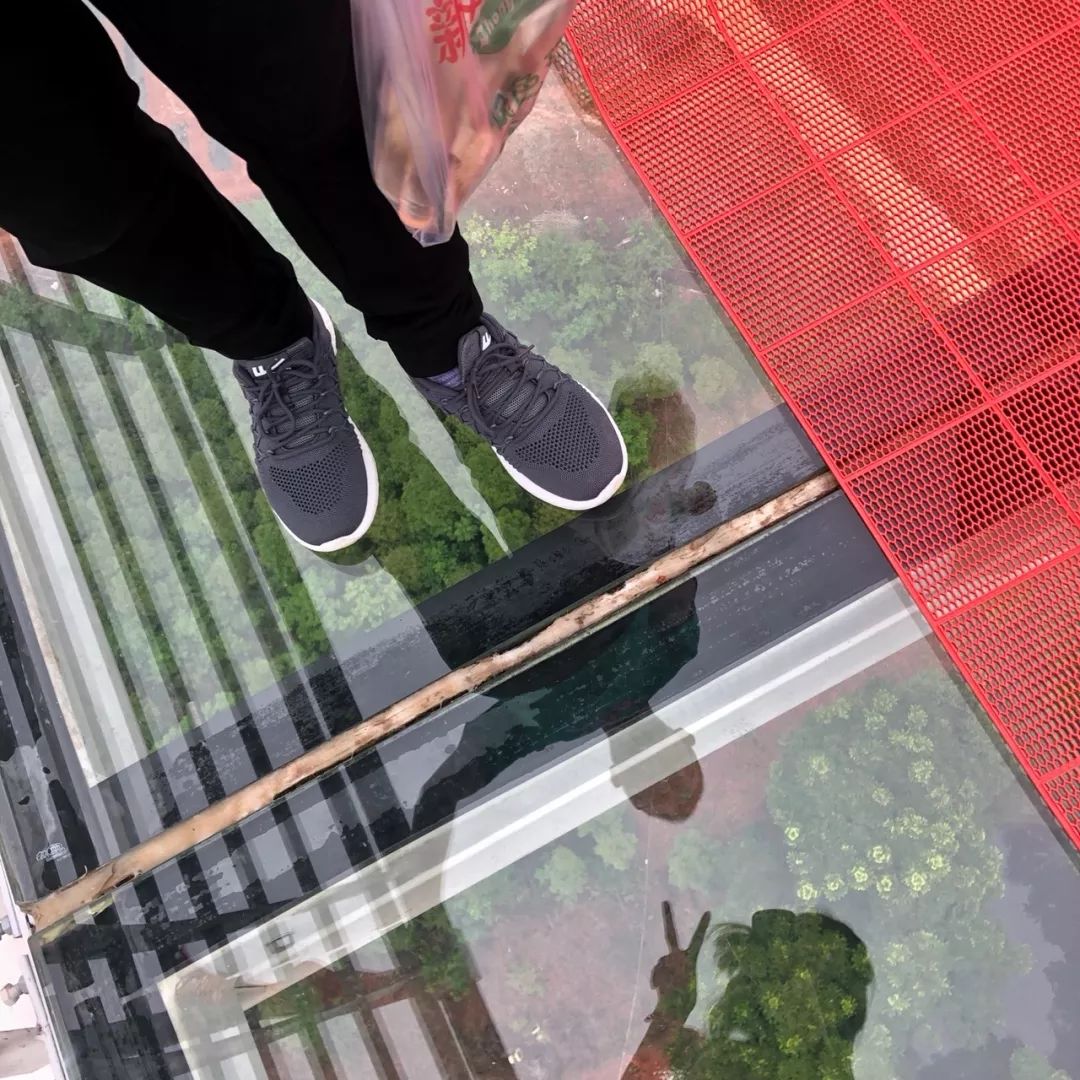 成都周边最好的玻璃栈道的景区,成都附近哪个景区有玻璃栈道