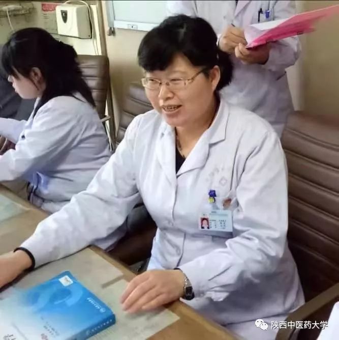 向身边优秀教师学习致敬文案,向教师致敬先进事迹