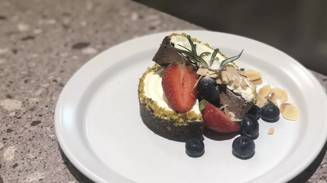 汕头|闹市取静,院子里飘出来虹吸的咖啡香气