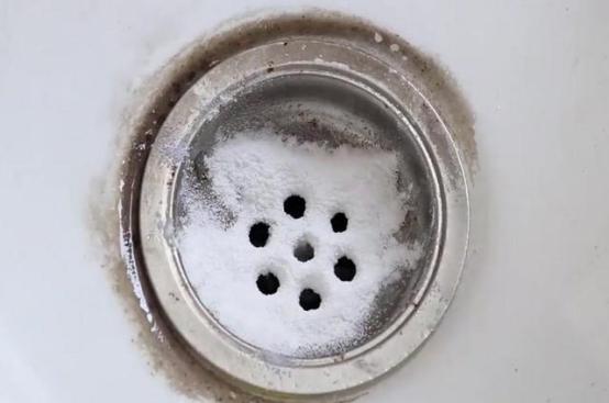 下水道被油污堵塞用什么药,餐馆油污堵住下水道