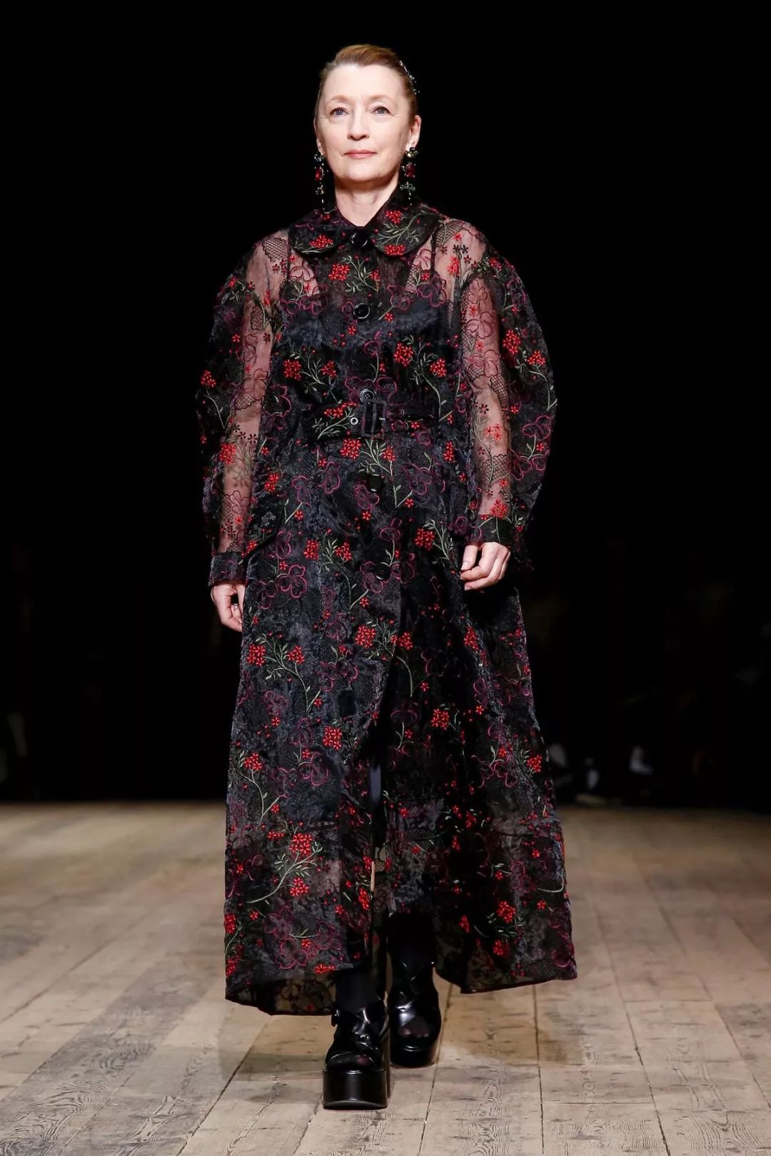 丝绸吊带长裙巴黎时装周,simonerocha泡泡裙