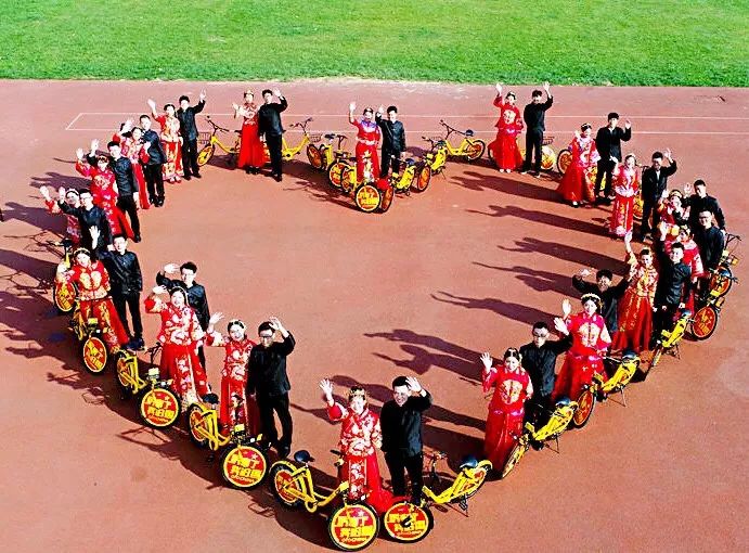 浪漫来袭完整视频,集体婚礼有多浪漫