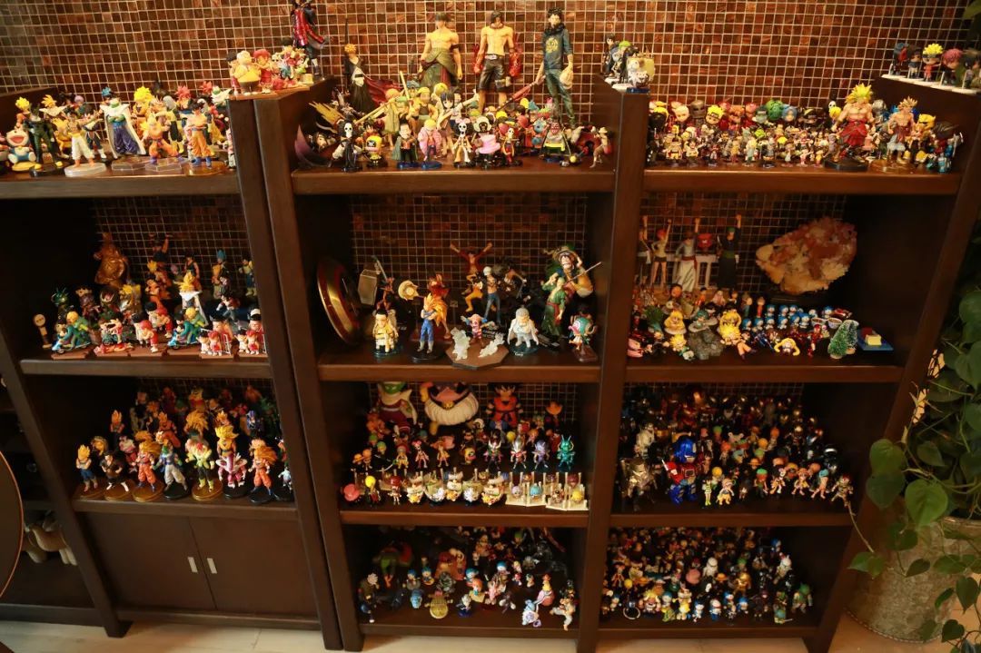 转手赚10万，多家上市公司入局“盲盒经济”！炒鞋炒股竟然不如炒盲盒？