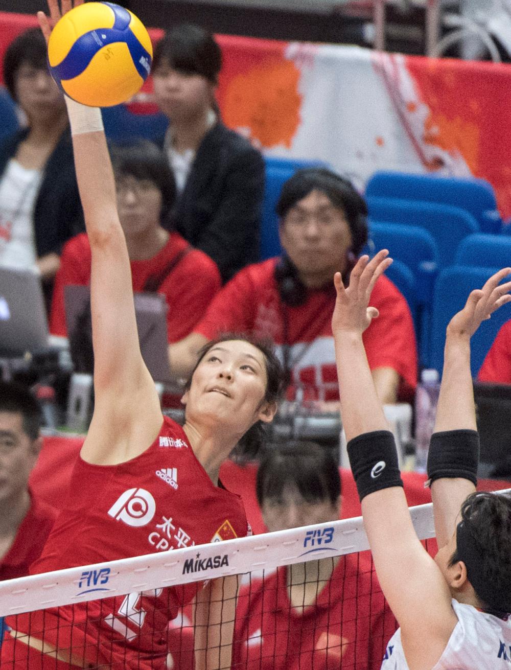 郎平带领中国女排夺了几个冠军,中国女排世界杯郎平赛后采访