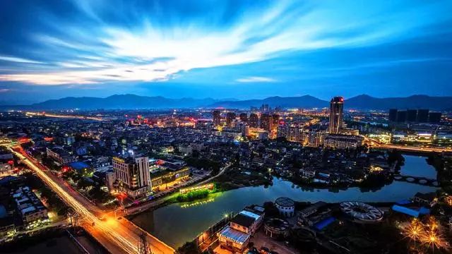 这两人太大胆！竟在黄石广电吵架