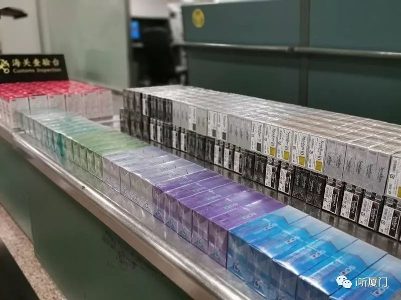 海关携带大量香烟被查,旅客携带逾万支香烟进境被查获