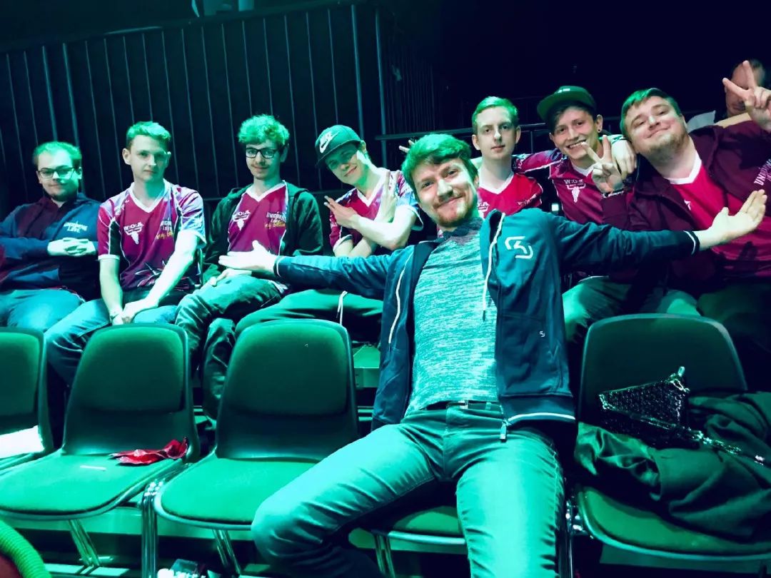 UOL故事：重生之我是独联体战队