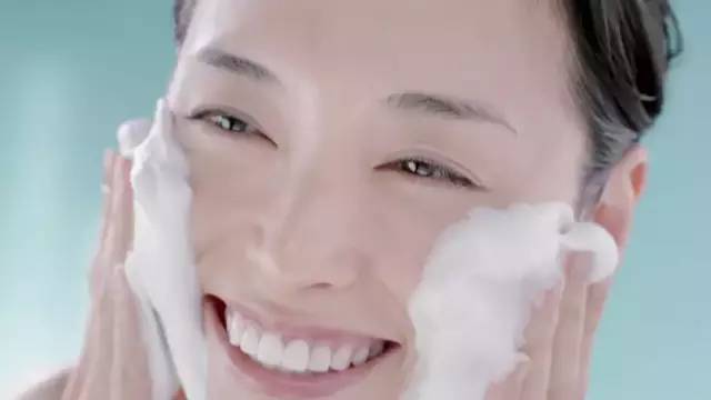 fancl「洁颜粉」泡沫绵密，温和不刺激，爆痘烂脸也可用