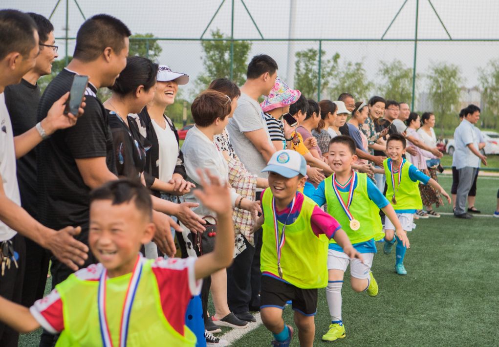 鲁能足校的青训模式,一群门外汉