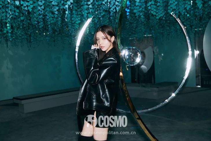 泫雅争议,泫雅掀短袖引起争议