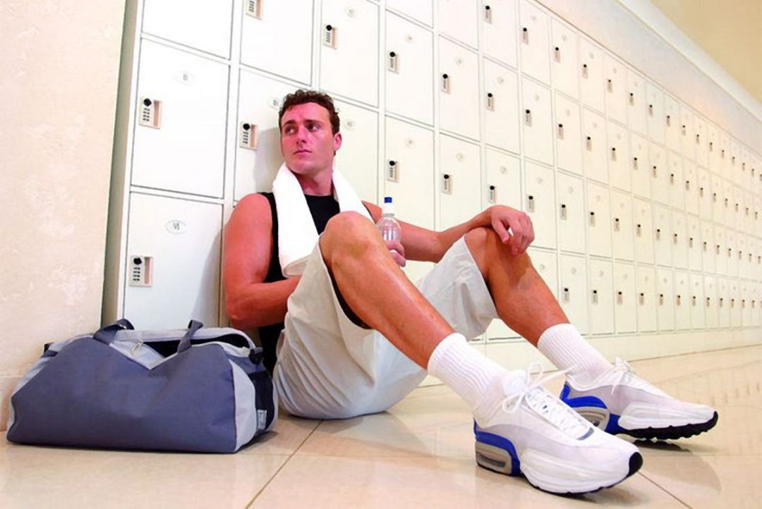 摔了一跤骨裂要做微创手术,摔一跤脚骨折手术