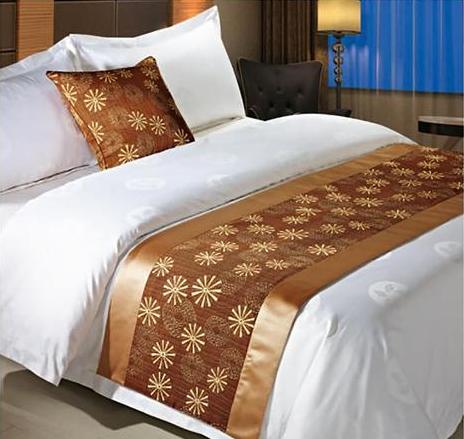 为啥酒店床上面有一层布,为什么酒店有个床布