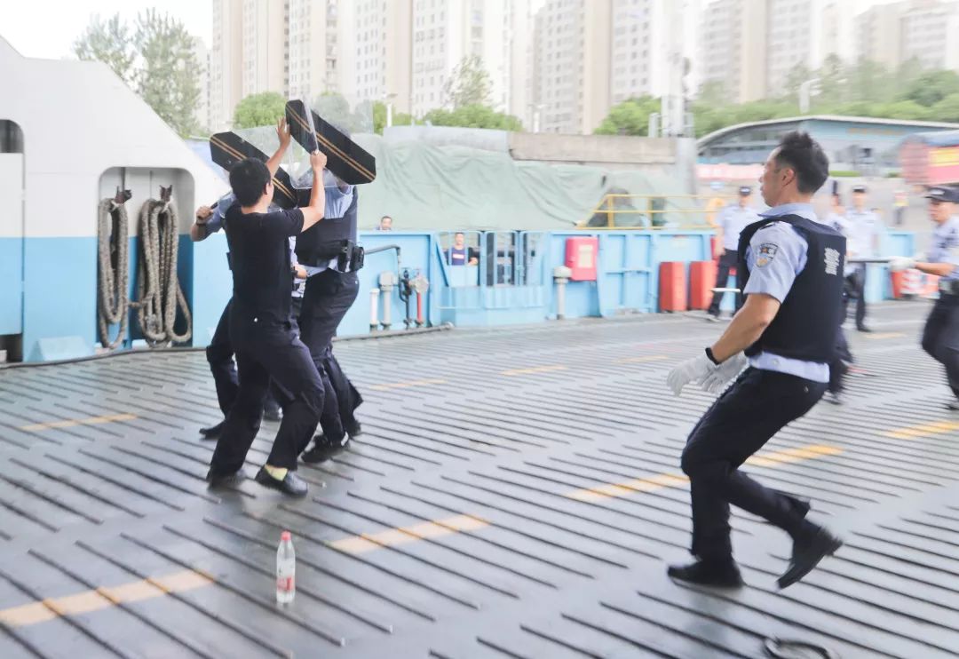 公安大庆安保重点布控筑牢防线,公安开展反恐大练兵部署会