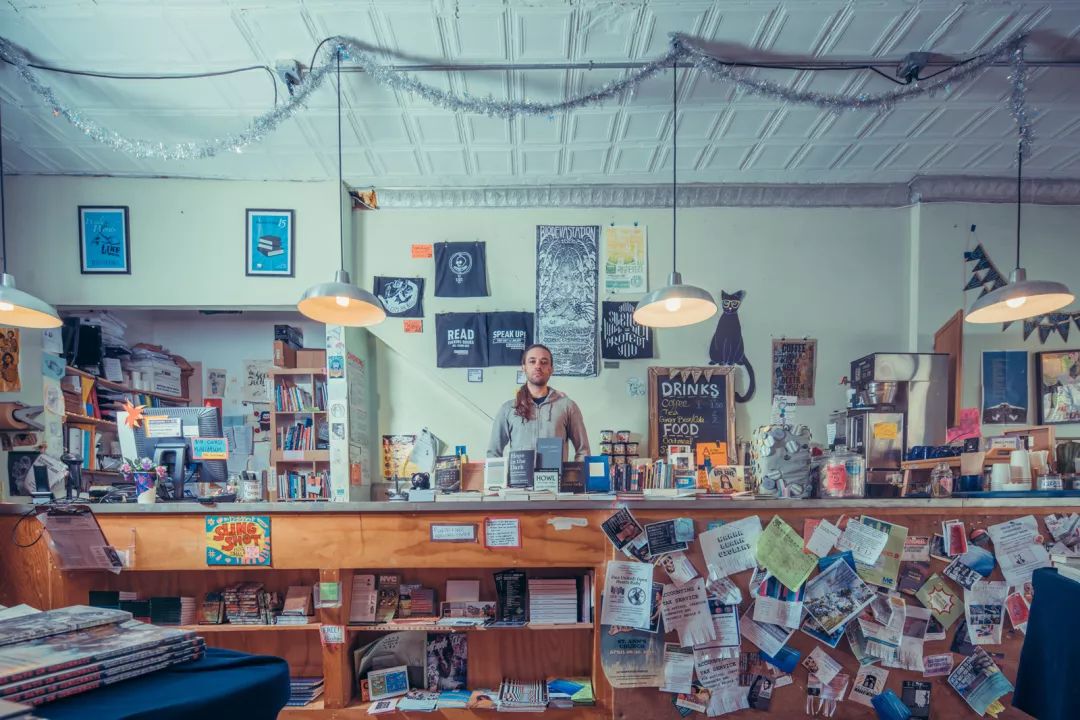 书店肖像摄影师,书店摄影人像