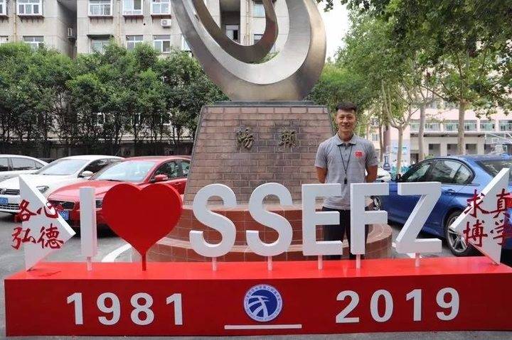 这个体育老师有点不简单是“优秀运动员”也是“知心大哥哥”