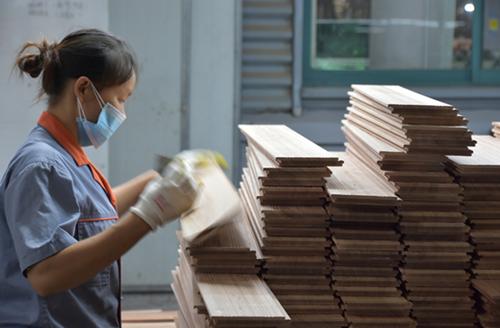 央视记者暗访污染厂,央视记者暗访污染大企业