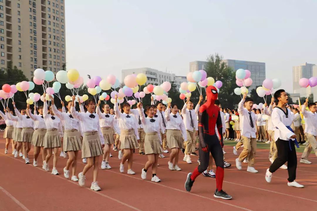 “爱国心•民族情•青春力”献礼祖国70华诞，郑州中学秋季田径运动会璀璨开幕！