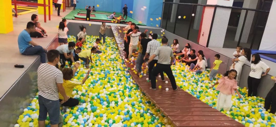 喀什蹦床乐园推荐,喀什鑫锐锋蹦床主题公园