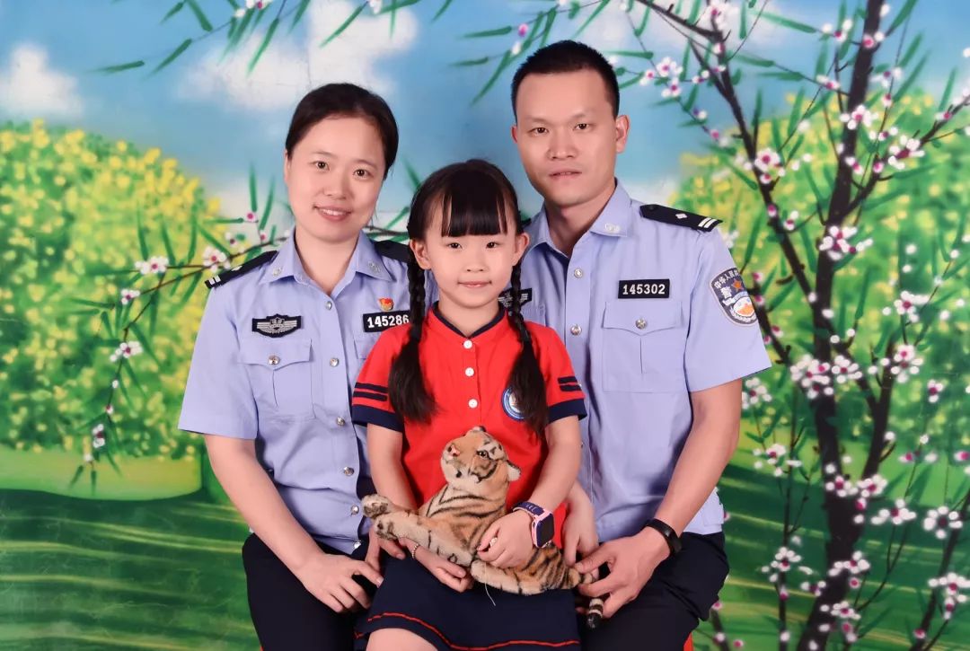 不一样的国庆献礼，福州警宝画出对祖国的爱