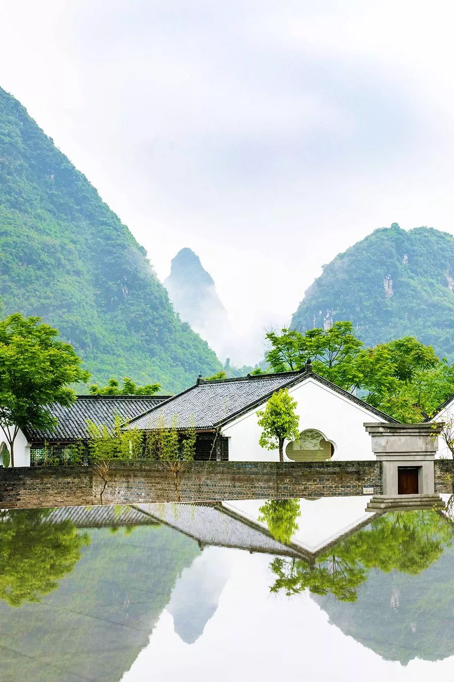 国庆在阳朔度过了不输巴厘岛的假期，全因这家藏在秘境山水里的宝藏酒店