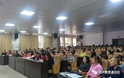 与孩子一同成长！郑州二中“妈妈学堂”开课啦