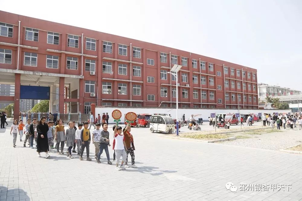新教辅楼、接送广场...官湖这两所学校大变样,在你家附近吗?