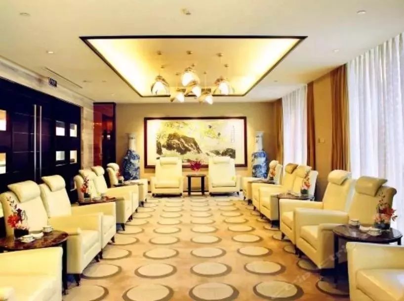 「直播秋糖」独家解密酒水第一热点“水晶宫”，508家客户背后的秘密……