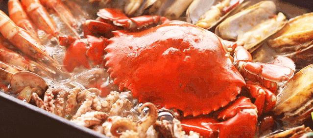 可煎可炒可炖的一款多功能锅,这款多功能锅可蒸可烤可煮