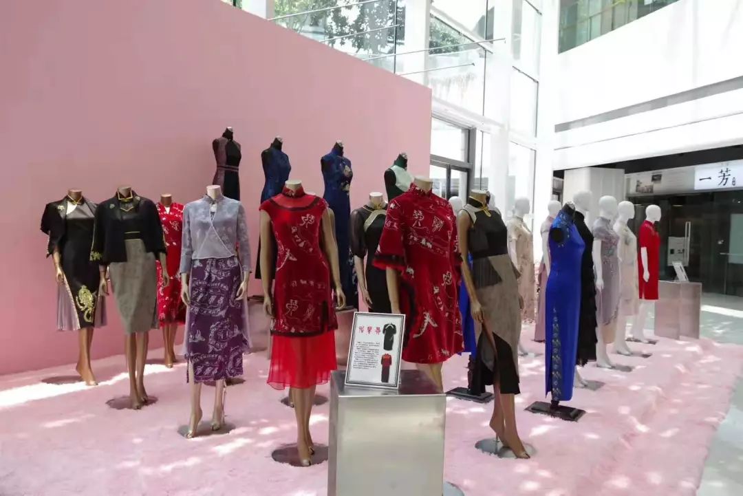 她用崇明元素打造的面膜和服饰，都成了抢手货！