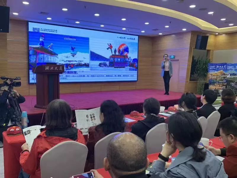 雪都阿勒泰·净土喀纳斯走进北京、上海、武汉、郑州四城向全国发起邀请：冬季做客人类滑雪起源地阿勒泰·人间净土喀纳斯不冬眠