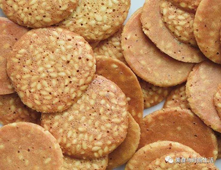 超简单的薄脆饼干，面糊搅一搅就烤，焦香酥脆，一口一个停不下来