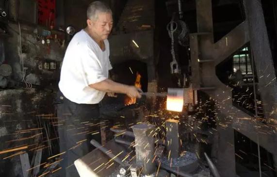 滨海老行当——回响在街头巷尾的“叮当”打铁声