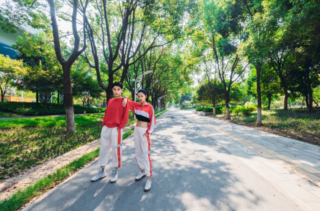 到这十条林荫道上走一走，每条都能邂逅俊男美女