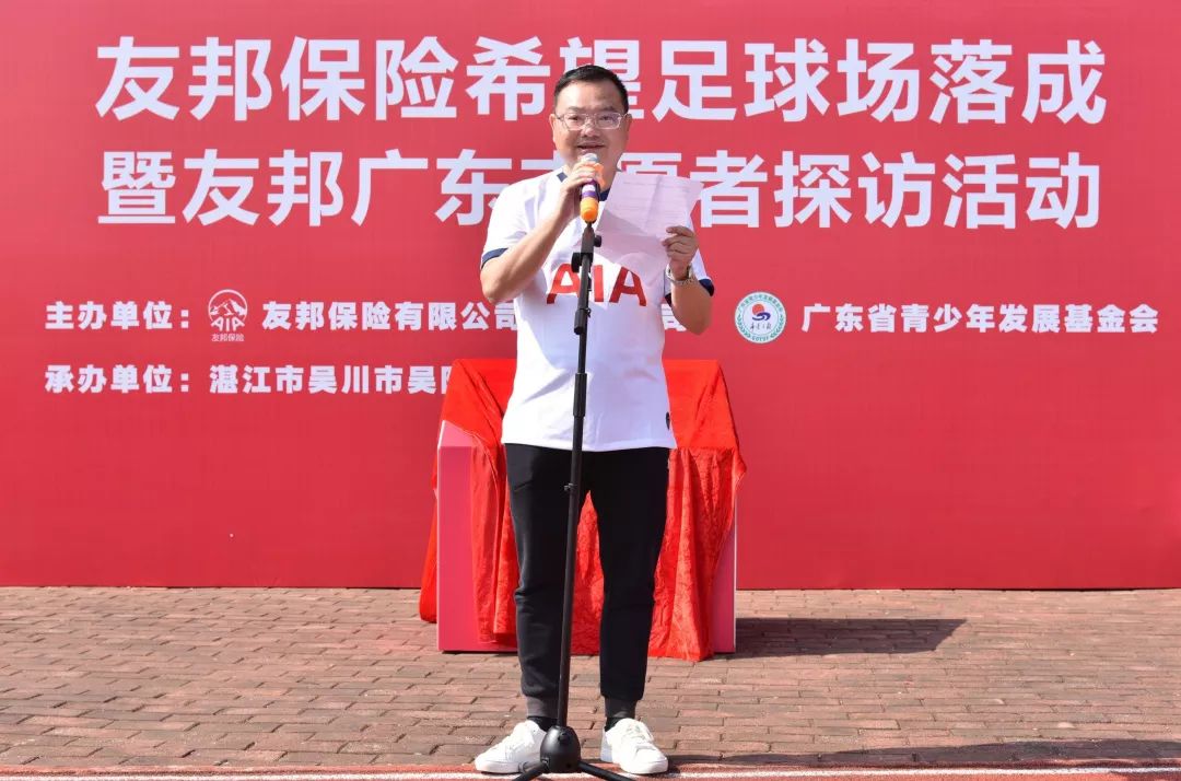 向着足球奔跑,怀揣着足球梦想