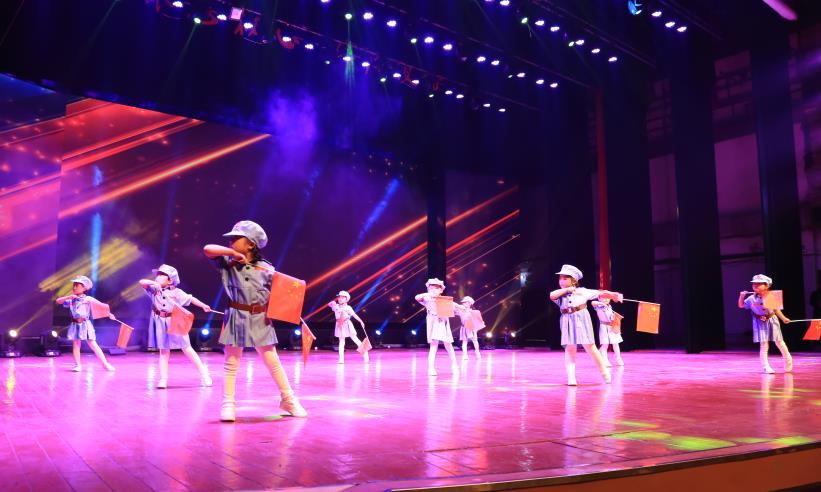 璺冲姩鍏ㄥ煄灏戝効鑸炶箞姣旇禌鐜板満,鑱婂煄骞挎挱浣撴搷澶ц禌