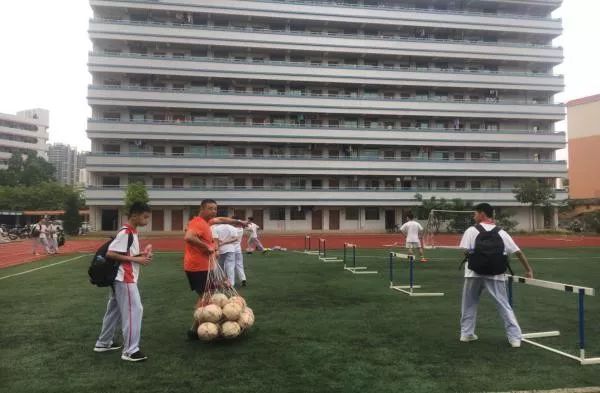 【活力邓中】绿茵点亮青春足球传递激情——记初一级射龙门比赛