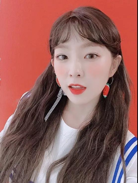 欧阳娜娜直刘海发型,欧阳娜娜齐刘海发型