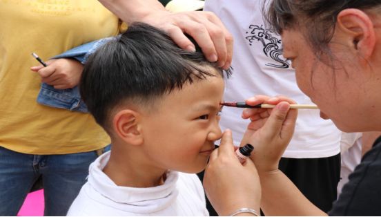 「文化晋宁」开笔启智慧书香润人生——昆阳二小新生的“开笔礼”