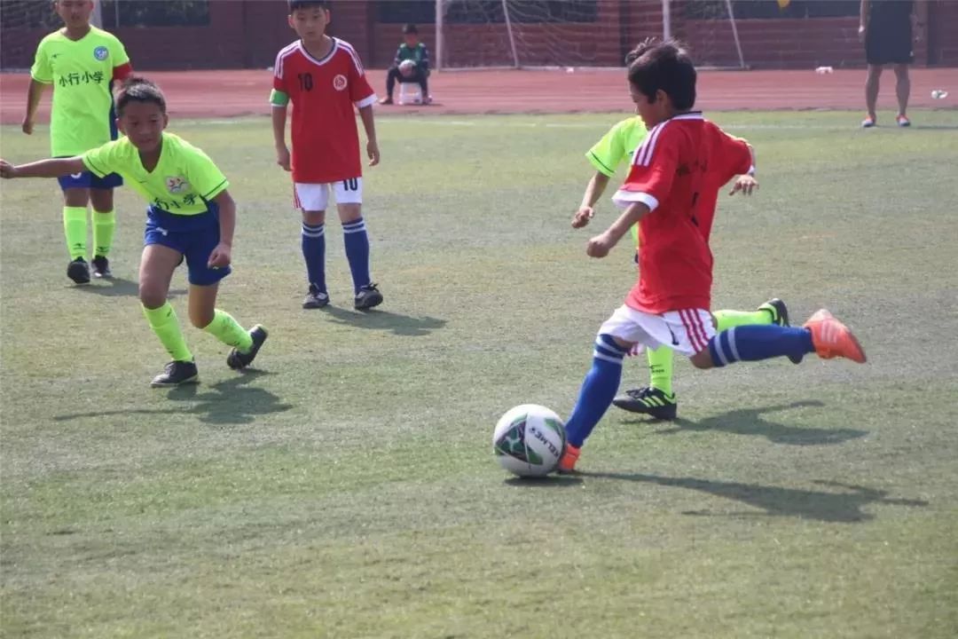 秋风飒飒绿茵逐梦雨花台区第六届“区长杯”校园足球联赛开赛啦！